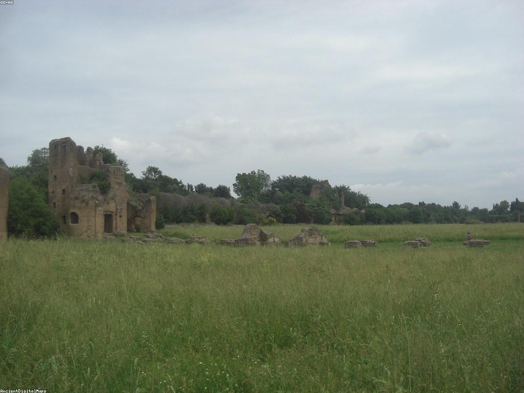 គន្លងស្វាគមន៍: ភាពចំរូងចំរាសន៍នៃកម្សាន្តជាមួយក្តីស្រមៃ